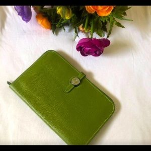 Faux HERMÈS green leather wallet